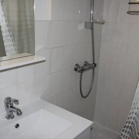 Apartment Mezzanine Avec Piscine Proche Plage, 4 Couchages, Parking Prive - - Fr-1-229-69 *
